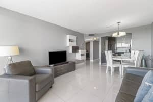 1830 Embassy Drive, West Palm Beach, FL 33401 - MLS#R11169581