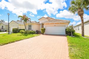 350 Lake Forest Way, Port Saint Lucie, FL 34986 - MLS#R11169891
