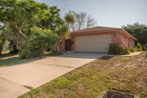 574 Bounty Avenue Ne, Palm Bay