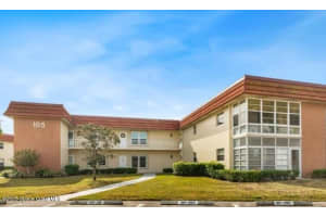 105 Springlake Court, 207, Vero Beach