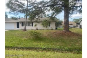 2110 Whiteside Avenue Se, Palm Bay
