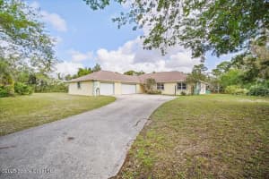 4220 Robins Hill Court, Mims