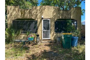 1923 Poinsetta Boulevard S, Melbourne