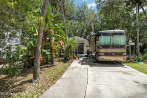 367 Oak Cove Road, Titusville