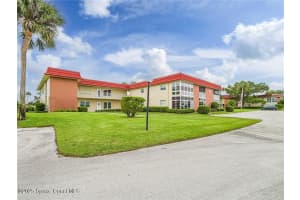 97 Springlake Drive, 104, Vero Beach