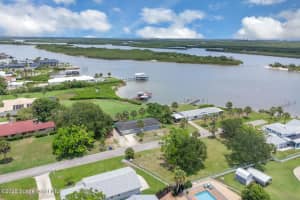 203 Parkwood Lane, Edgewater