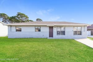 674 Altamira Street Nw, Palm Bay
