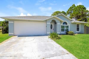 250 Bayshore Avenue Nw, Palm Bay
