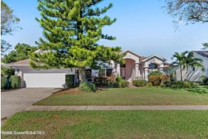 537 Lake Victoria Circle, Melbourne