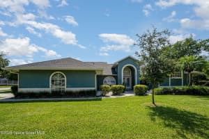 4999 Pine Lily Court, Melbourne