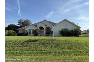 711 Hunan Street Ne, Palm Bay