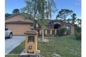688 Whitecloud Street Sw, Palm Bay