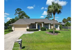 942 Peachland Avenue Ne, Palm Bay