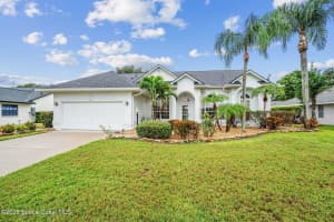 471 Lake Victoria Circle, Melbourne