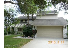 369 Crystal Lake Drive, Melbourne