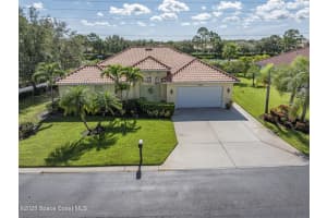 5837 Pine Ridge Circle, Vero Beach