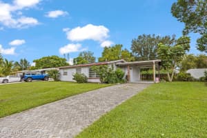 2313 Leewood Boulevard, Melbourne