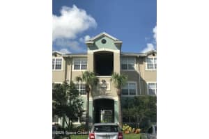 5692 Star Rush Drive, 203, Melbourne