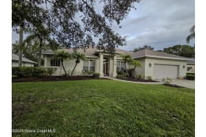 949 Se Gardenbrook Court, Palm Bay