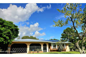 898 Hampton Drive Ne, Palm Bay