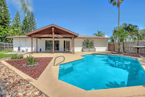 210 Applewood Circle, Melbourne