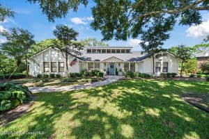610 Woodbridge Drive, Melbourne