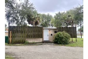 377 W Merritt Avenue, 375, Merritt Island
