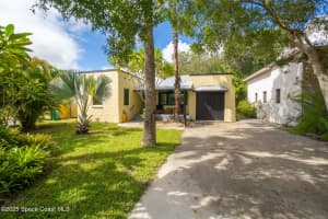 2208 Country Club Road, Melbourne