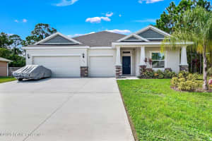 242 Heritage Street Sw, Palm Bay