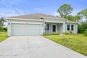 8225 95th Court, Vero Beach