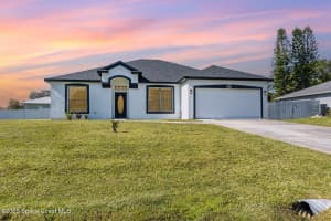 269 Olivick Circle Ne, Palm Bay