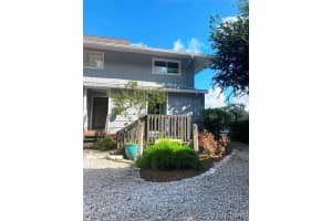 4960 Dixie Way, Mims