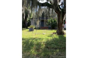 528 L M Davey Lane, Titusville