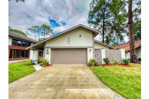 2328 Hamlet Drive S, Melbourne