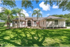 1272 Silver Lake Drive, Melbourne