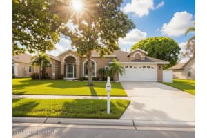 306 Lake Victoria Circle, Melbourne