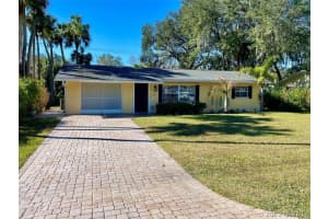 8023 Creshire Court, Melbourne