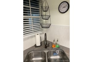 1256 Ridgewood Drive, Melbourne