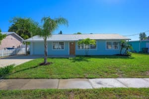 696 Las Palmas Way, Melbourne