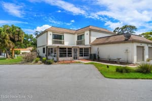 204 Country Club Drive, Melbourne