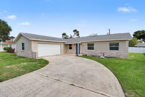 2890 College View Drive, Melbourne