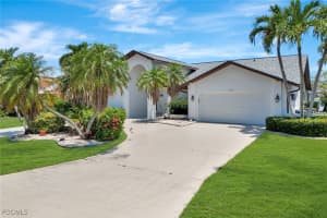 421 Sw 51st Ter, Cape Coral