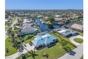 1090 N Waterway Dr, Fort Myers