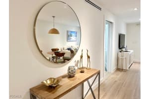 72 7th St S 112, Naples