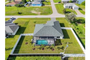 213 Nw 12th Ln, Cape Coral