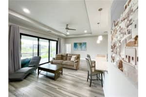 812 Sw 8th Pl, Cape Coral