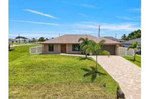 1421 Ne 9th Ave, Cape Coral