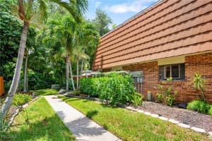 1438 Park Shore Cir 3, Fort Myers