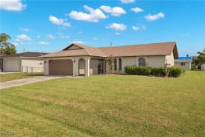913 Se 27th Ter, Cape Coral