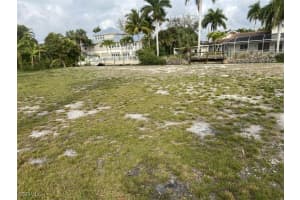 27125 Harbor Dr, Bonita Springs